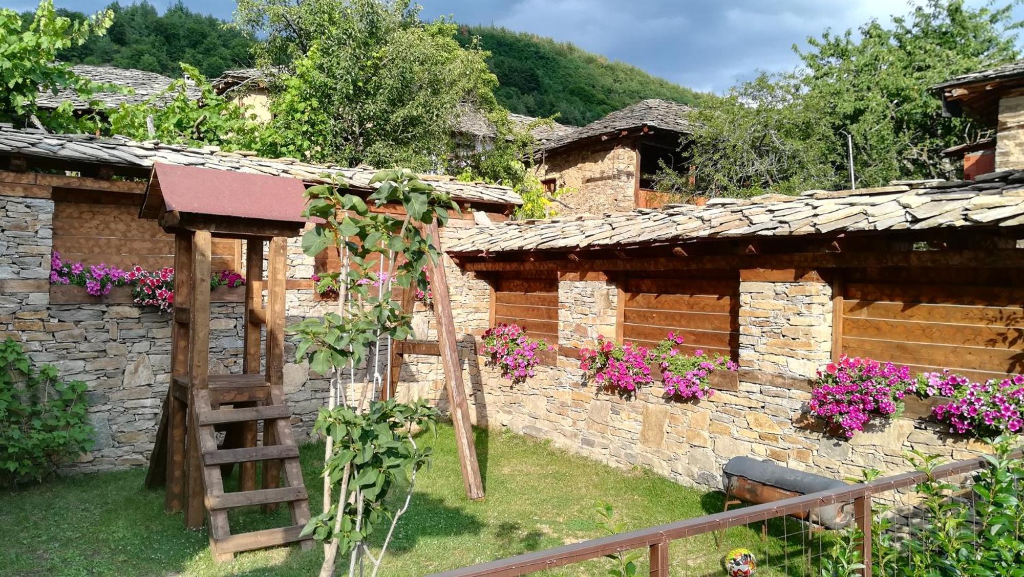 Семеен Хотел Скендерова Къща Leshten Phòng bức ảnh